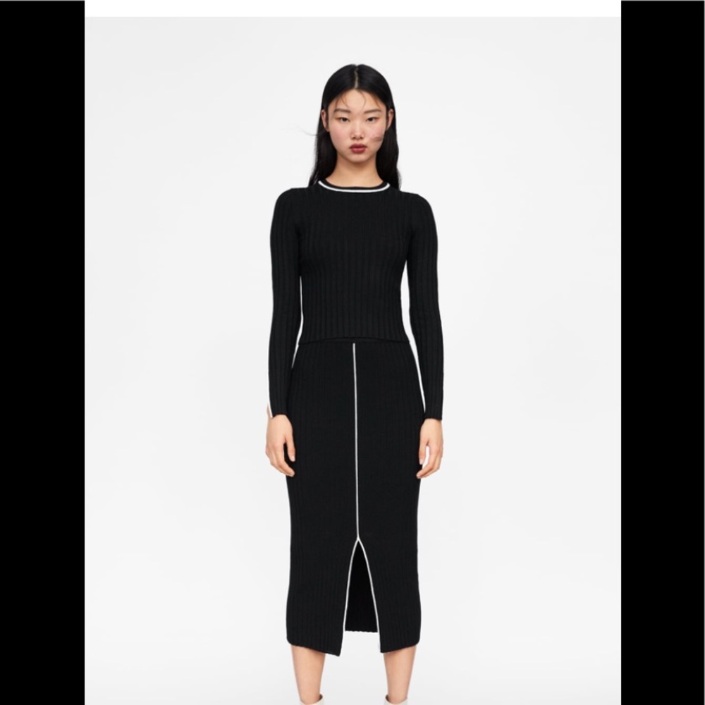 ZARA ribbed sweater with contrasting piping